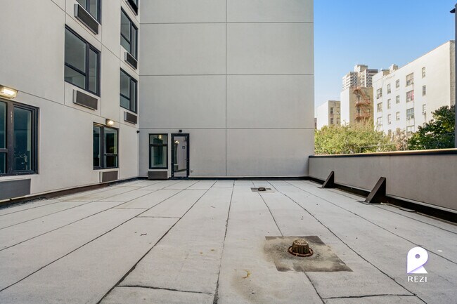 Building Photo - 2069 Honeywell Ave