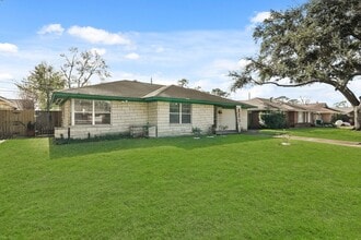Building Photo - 1207 Stonecrest Dr