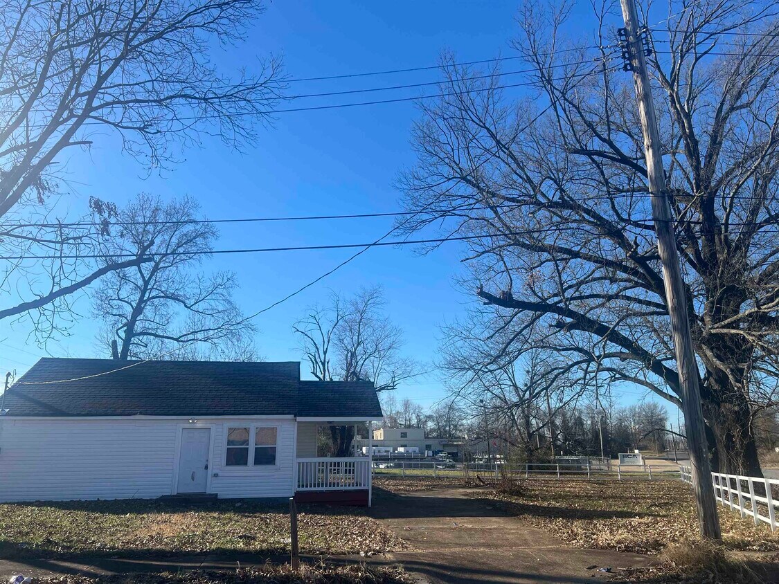 Building Photo - 2015 Charjean Rd