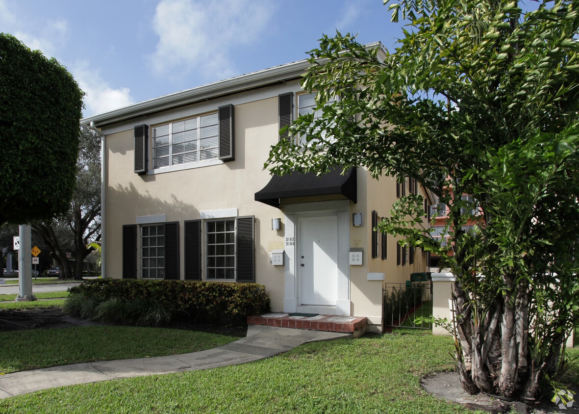 Building Photo - 3170-3182 Le Jeune Rd