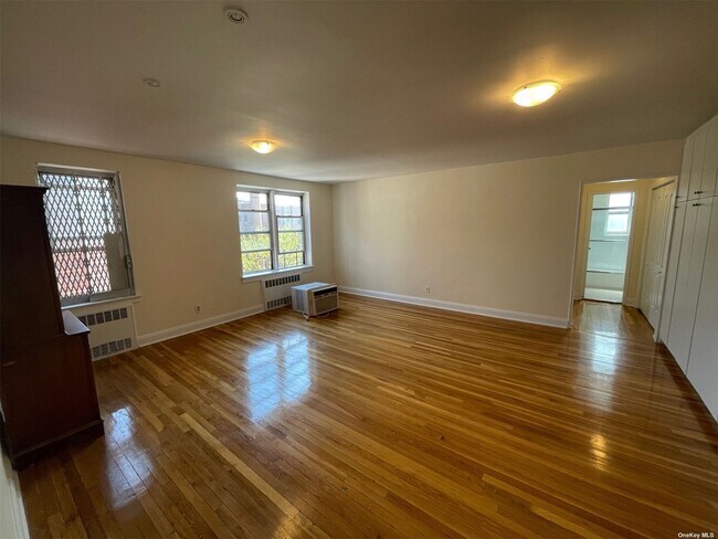Foto del edificio - 105-34 65th Ave