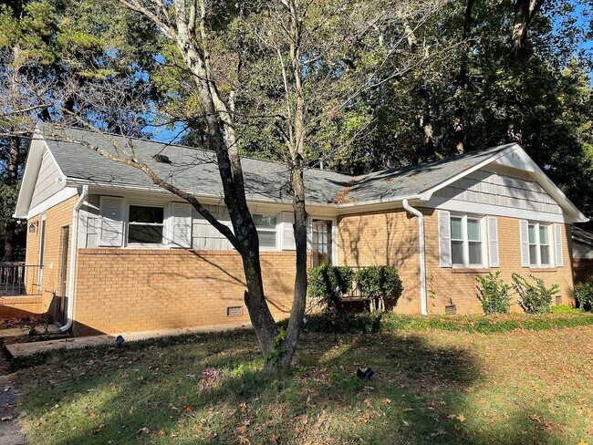 Building Photo - Room in 3 Bedroom Home at Idlebrook Dr