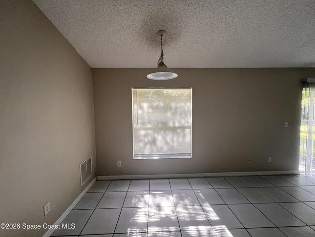 Foto del edificio - 223 Aquarius Ave SE