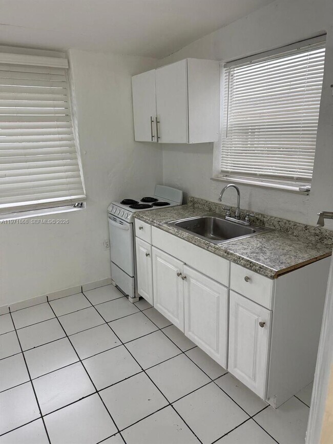 Foto del edificio - 2282 SW 15th St