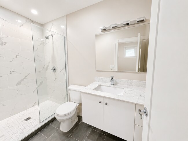 Foto del edificio - 470-472 Green St. Unit 1