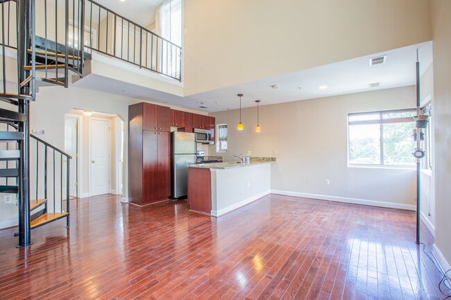 Building Photo - Lavish 2 BR/2 BA Loft-Style Condo in Brigh...