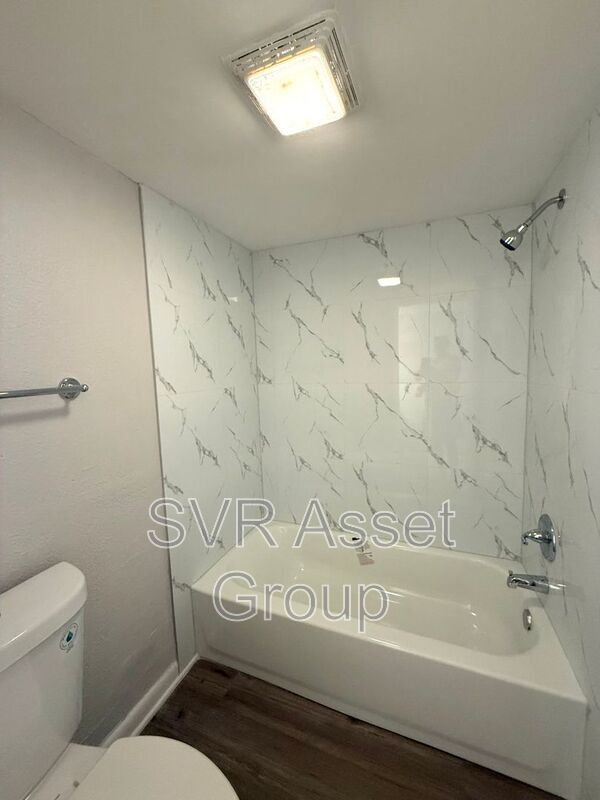Foto del edificio - 100 Fairway