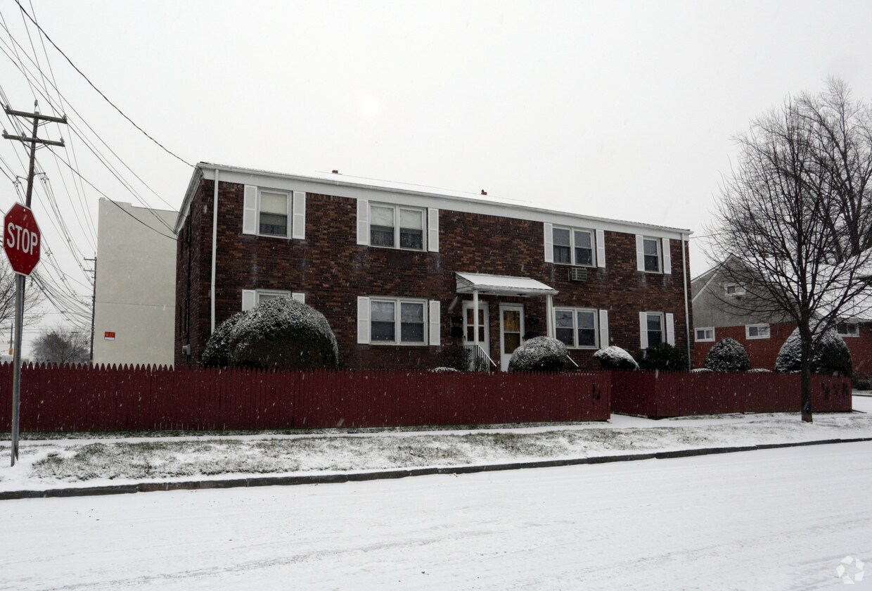 Primary Photo - 1-5 W 19th St