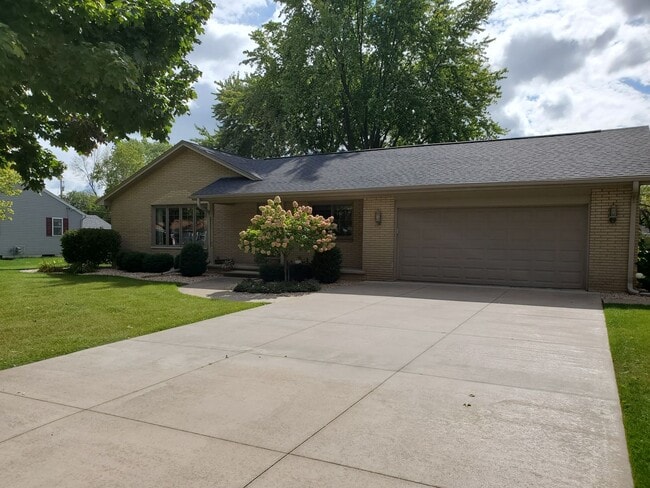 Foto del edificio - 115 Plummer Ct