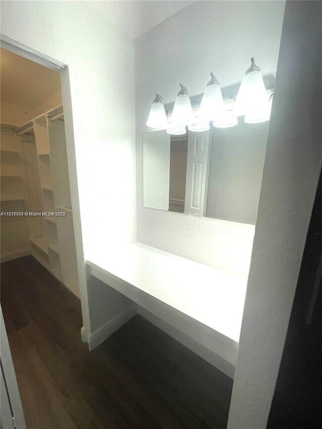Foto del edificio - 1251 NE 108th St