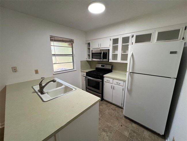 Building Photo - 8518 Woodstone Dr