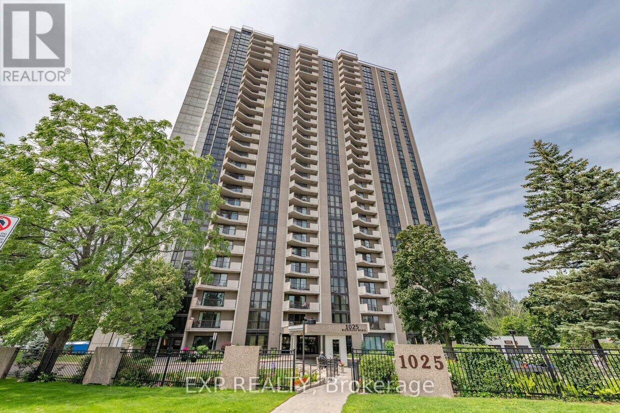 Photo principale - 1025-1025 Richmond Rd