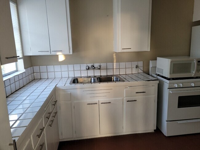 Building Photo - 2945 N 19th Ave