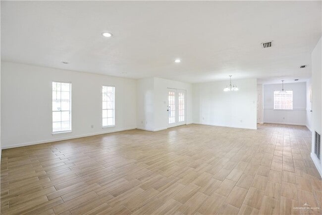 Building Photo - 9 Redbud Ave
