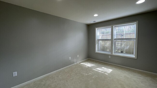 Building Photo - Embry Mill Townhouse