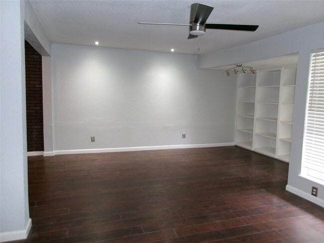 Building Photo - 781 Country Pl Dr