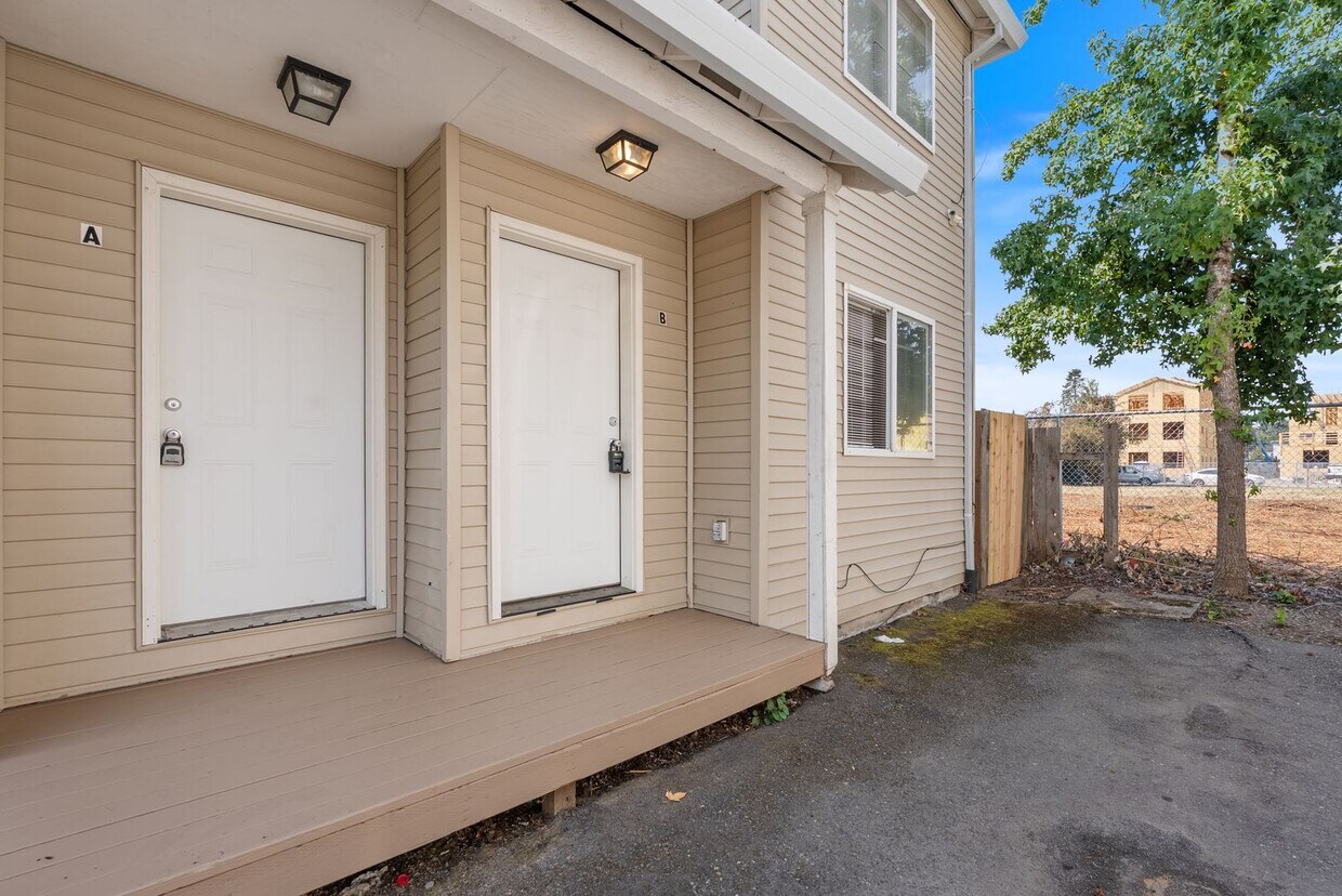 Foto principal - 2-Bedroom Duplex in SE Portland - Enjoy 1/...