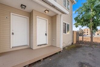 Building Photo - 2827 SE 90th Pl