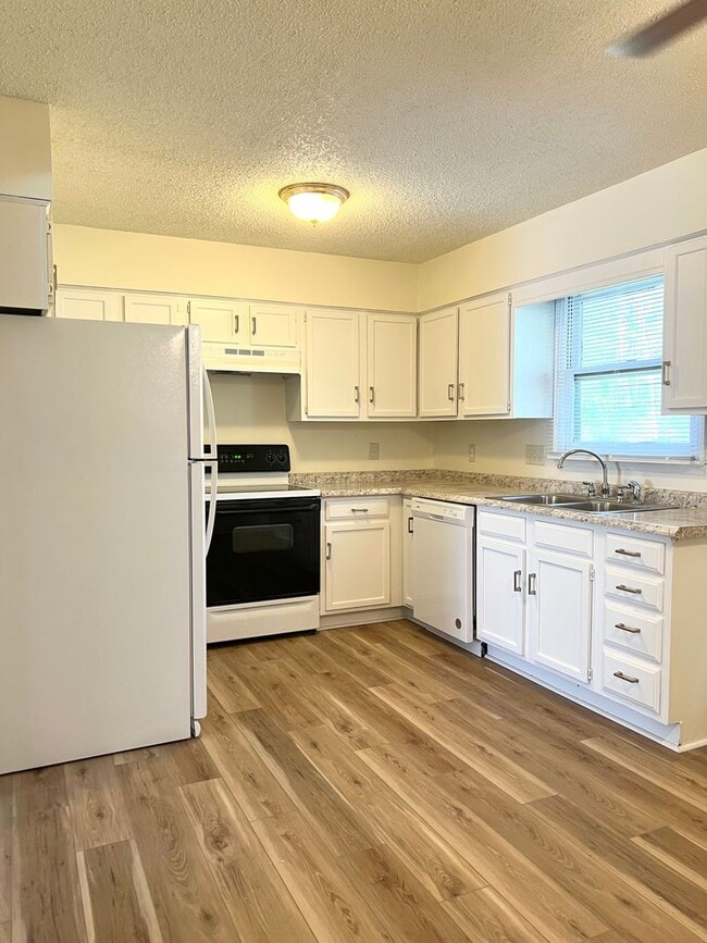 Building Photo - 8201 Terra Dr