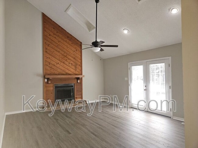 Building Photo - 107 Robinwood Dr