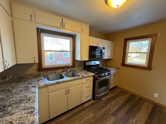 Building Photo - Cozy 2-Bedroom Home In a Peaceful Neighborhood!