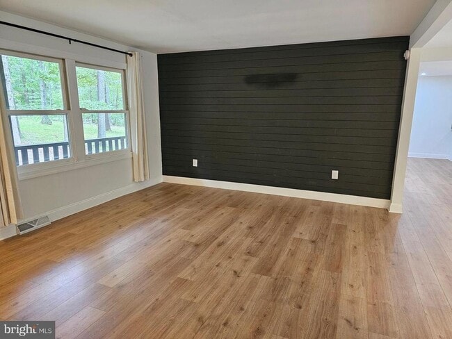 Foto del edificio - 133 Meadows Rd