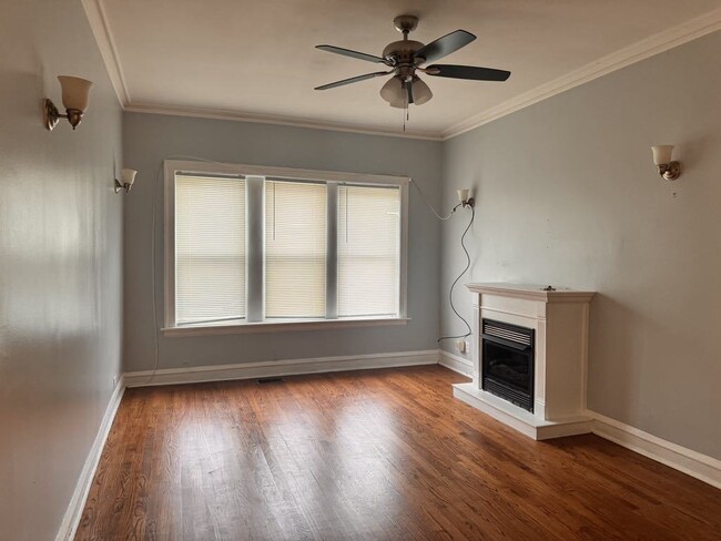 Building Photo - 2833 W 66th St