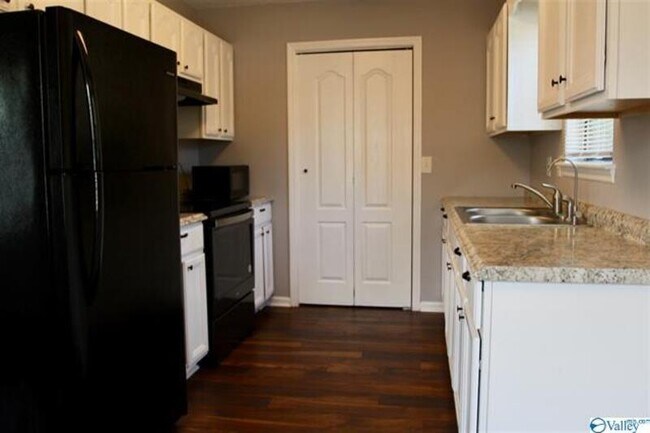 Foto del edificio - 2702 Wilson Dr NW