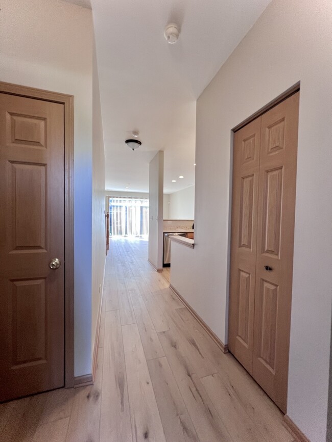 Building Photo - 713 Genesee Dr
