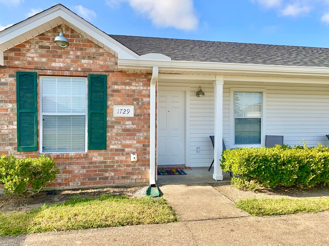 Primary Photo - 1729 N Tallowood Dr