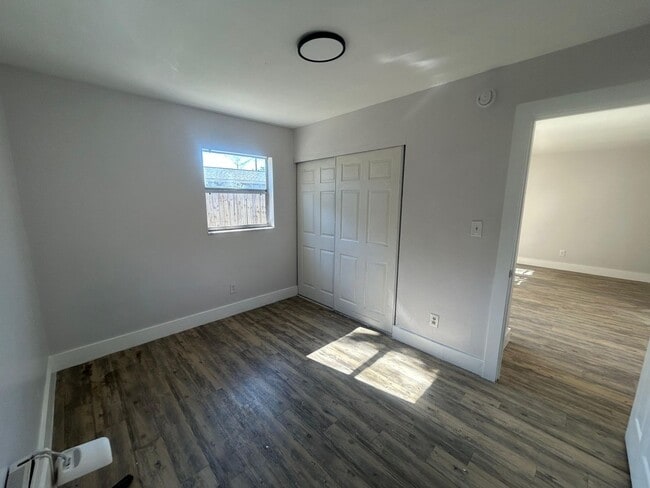 Photo - 2/1 updated duplex available now ! Townhome