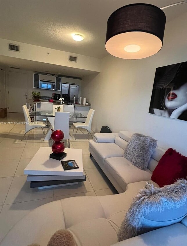 Foto principal - 185 SW 7th St