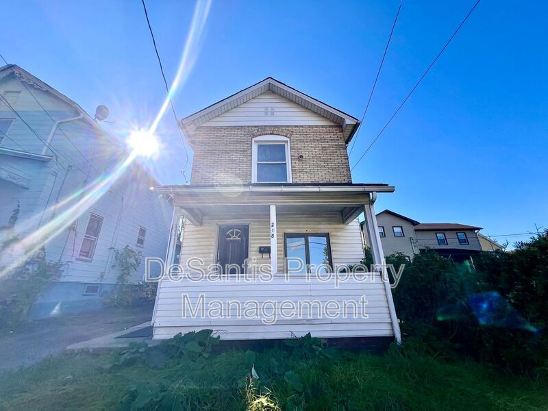 Primary Photo - 218 E Division St