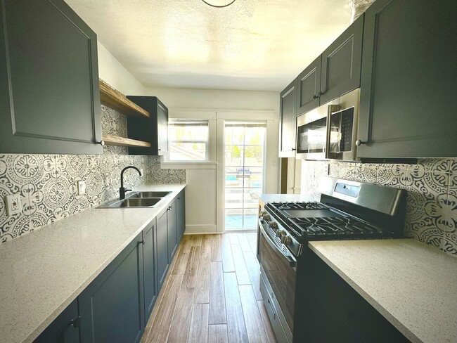 Building Photo - 279 Redondo Ave