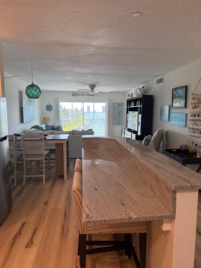 Foto del edificio - 236 Castlewood Dr