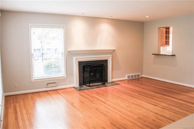 Foto del edificio - 715 N Old Woodward Ave