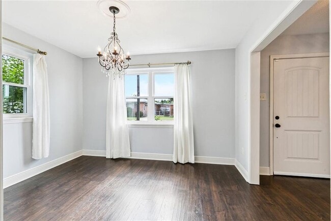 Foto del edificio - 1433 Poinsettia Dr