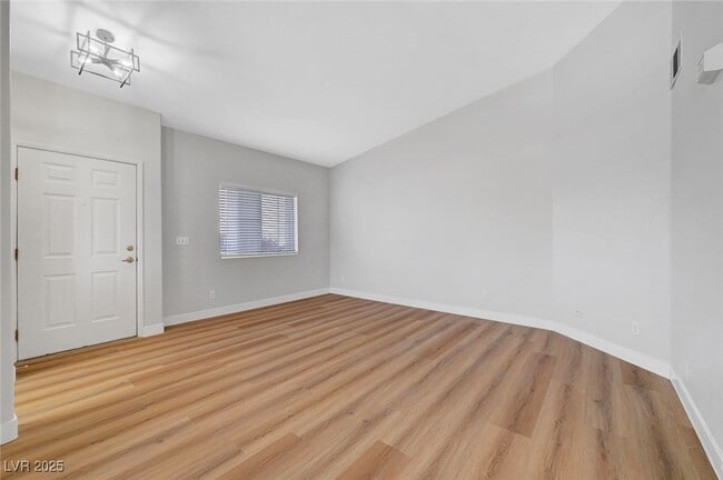 Building Photo - 301 Pine Haven St