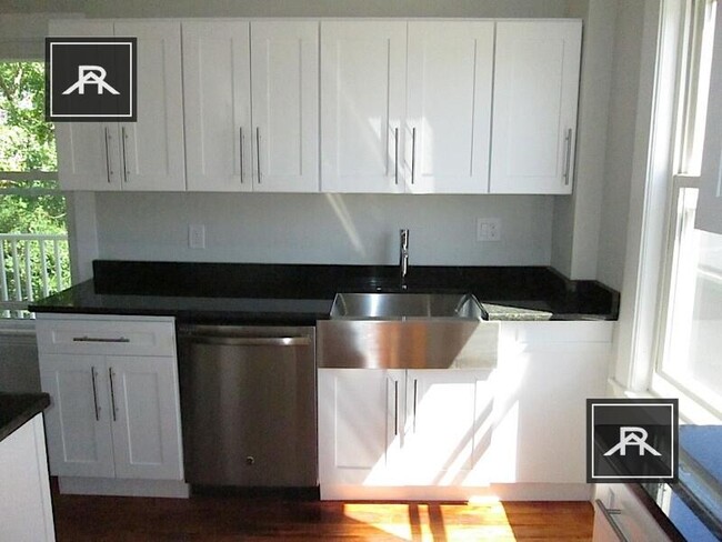 Building Photo - 3 bedroom in Cambridge MA 02139