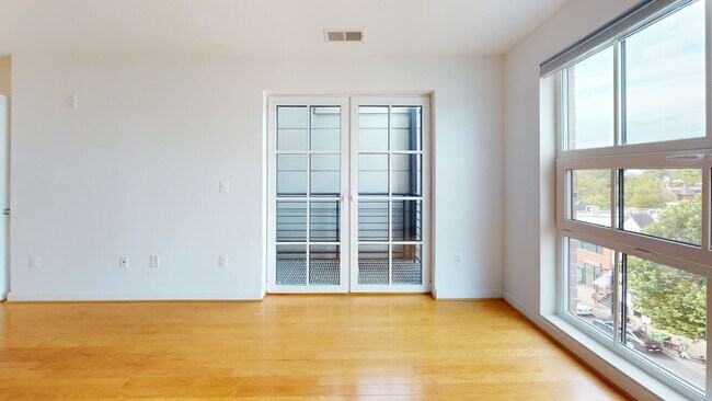 Foto del edificio - H Street Corridor One Bedroom W/Roof Top-Heart of H Street Corridor!