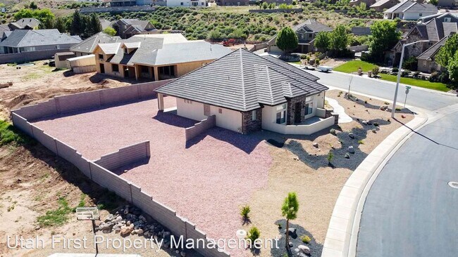 Foto del edificio - 3 br, 2.5 bath House - 860 N 370 W