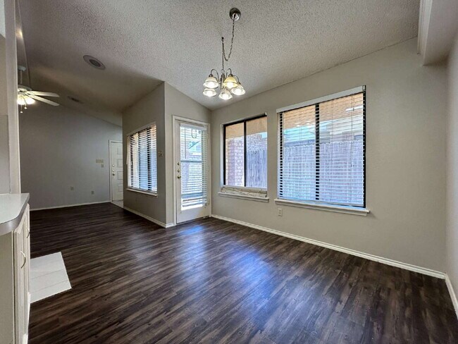 Foto del edificio - Beautiful Town home in upscale area