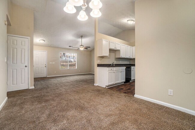 Building Photo - 3 Bedroom 2 Bath House