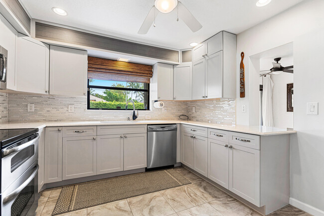 Building Photo - 9815 Pecan Tree Dr