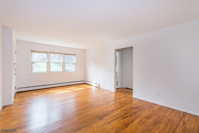 Building Photo - 325 Grantwood Blvd
