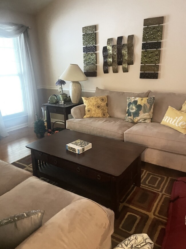 Living Room to share with others - 9542 Hoyle Beals Dr