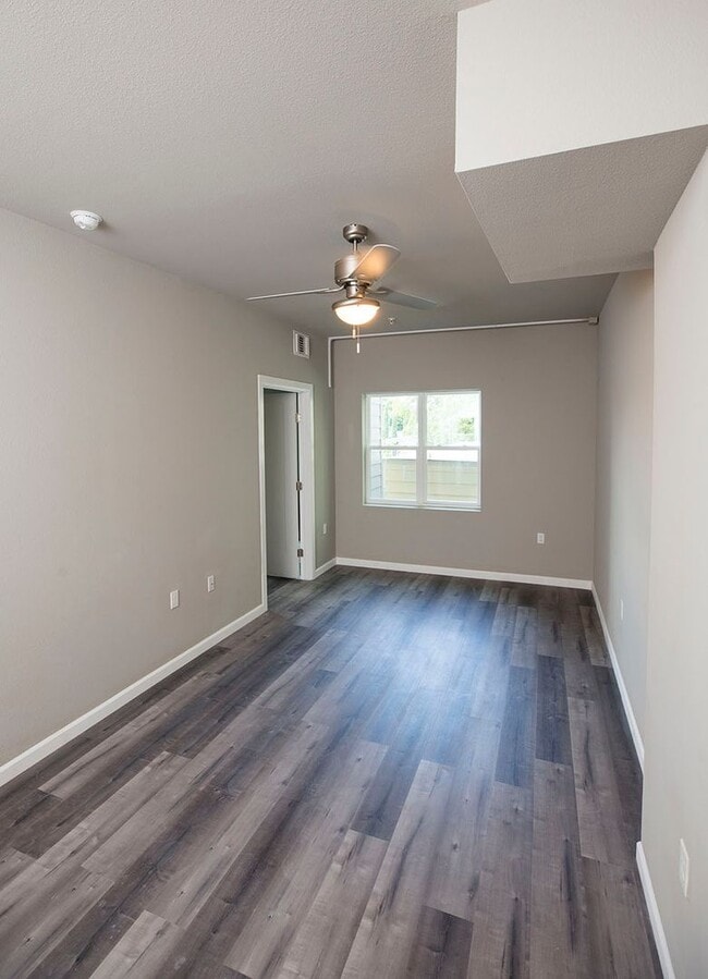Building Photo - 3/2 - Walking distance to campus