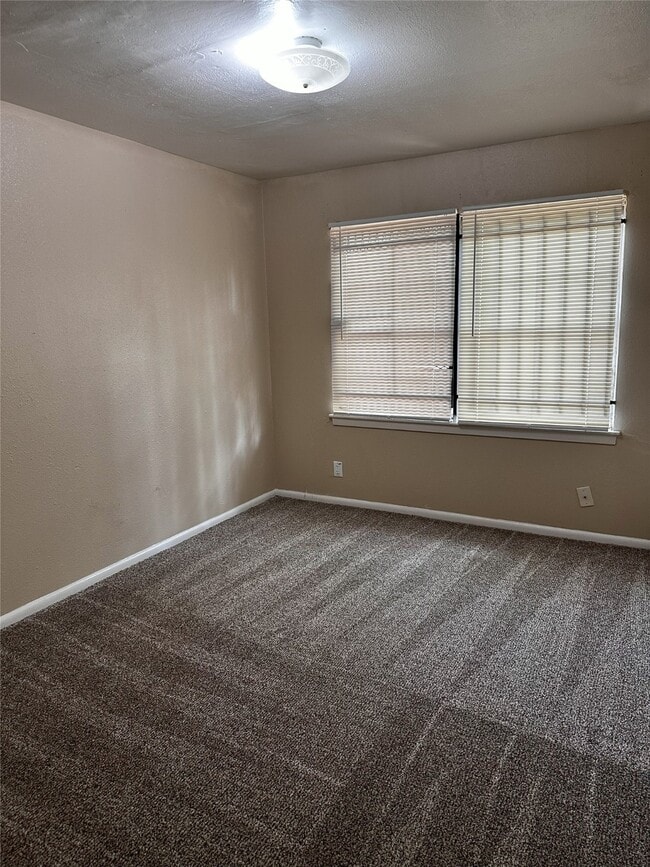 Foto del edificio - 3915 Brookfield Dr