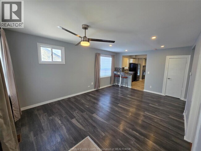 Photo du bâtiment - 1244 McKay Ave