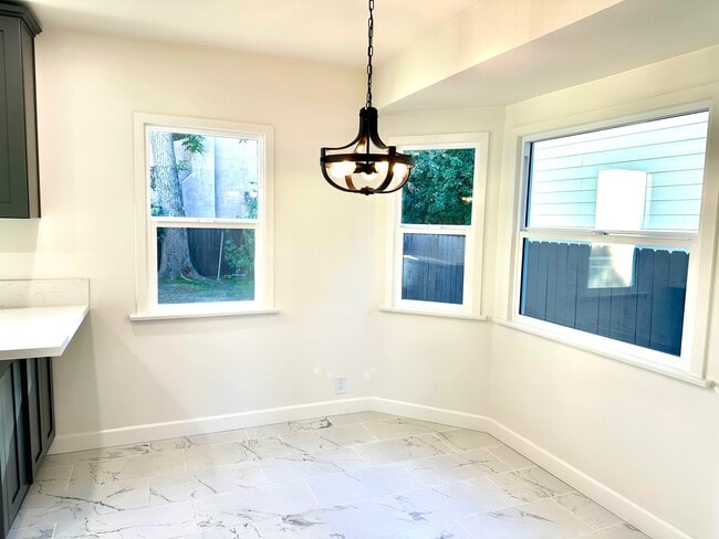 Foto del edificio - 7360 Hesperia Ave